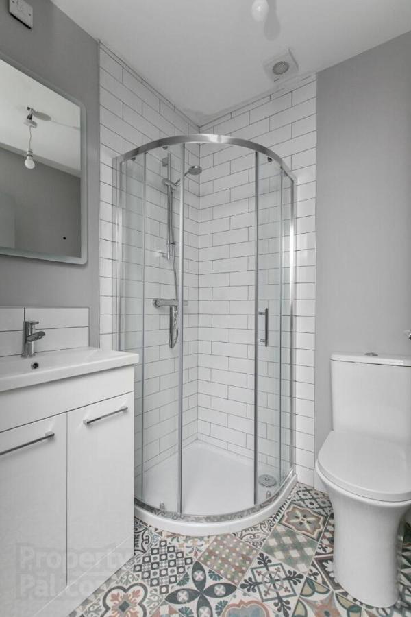 Central Belfast Modern Apartment Great Location Free Parking Dış mekan fotoğraf