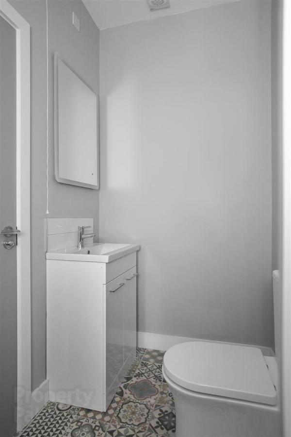 Central Belfast Modern Apartment Great Location Free Parking Dış mekan fotoğraf