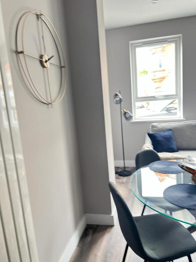 Central Belfast Modern Apartment Great Location Free Parking Dış mekan fotoğraf
